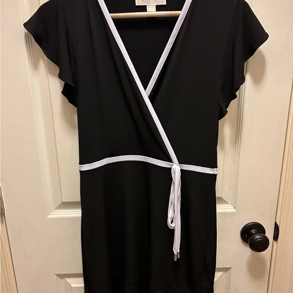 Michael Kors Black Wrap Dress with White Trim Sz XS EUC!! - Picture 1 of 11
